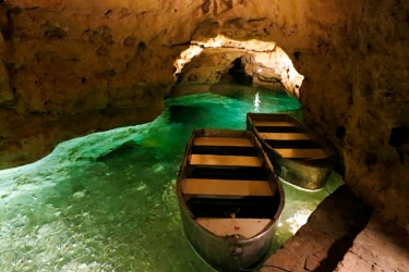 Подземное озеро и пещера Таваш