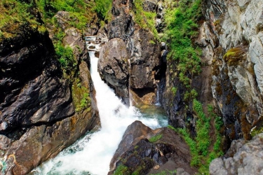 Водопады на реке Кынгарга