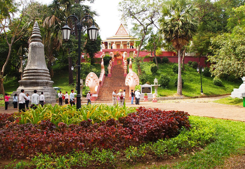Храм Ват Пном в Пномпене