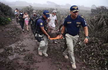 Извержение вулкана в Гватемале унесло десятки жизней