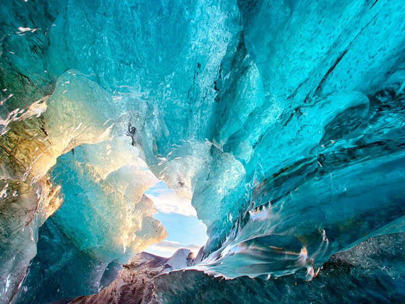 Ледяная пещера Айсризенвельт 